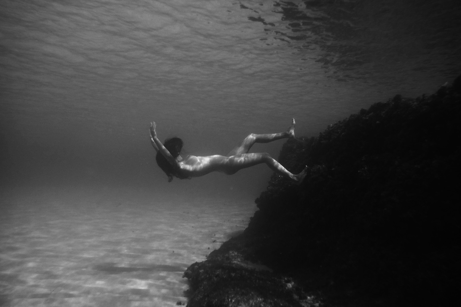 01UNDER water photography nude art