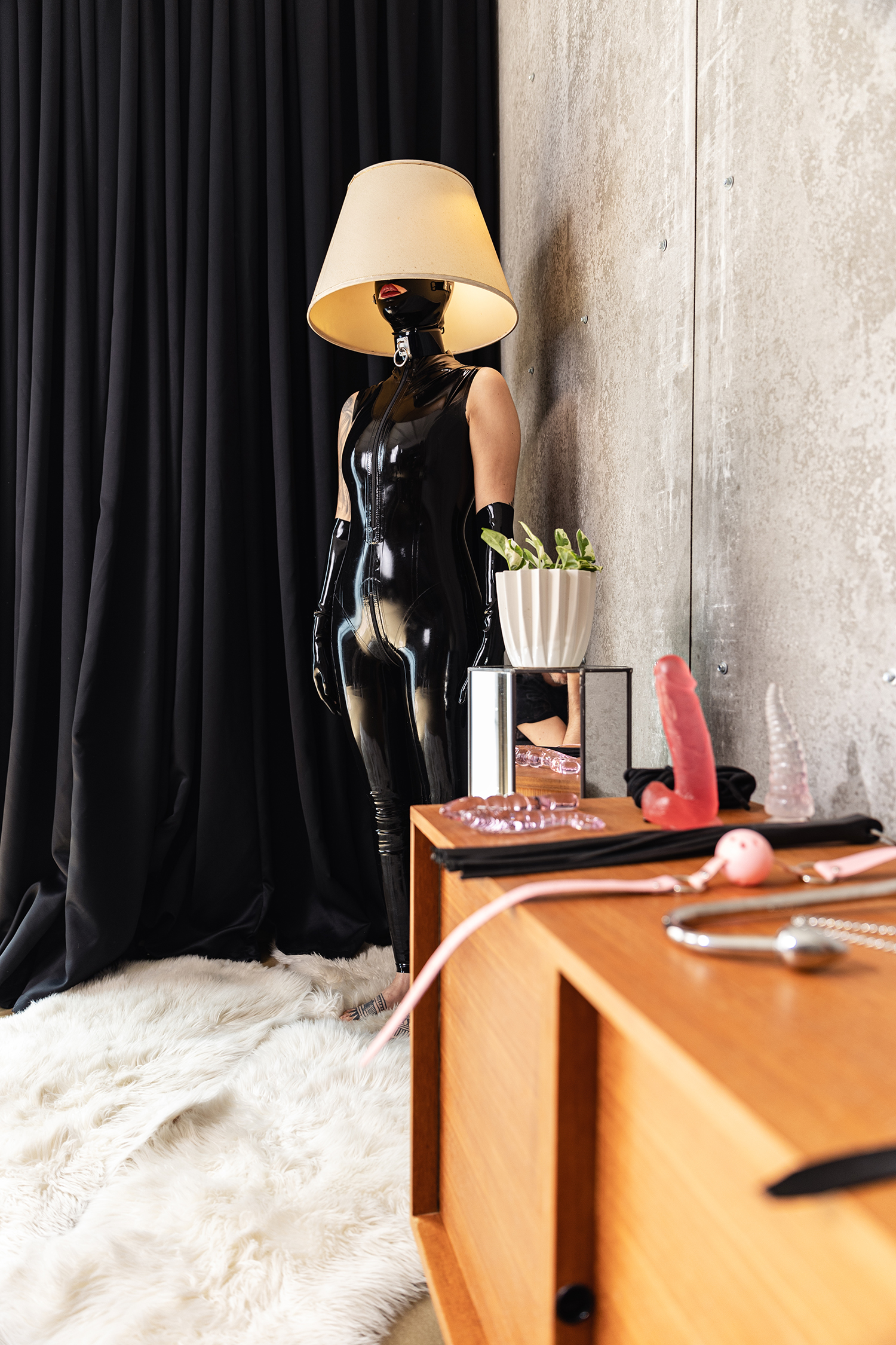 pablo-attfield-furniture-trisharubberdoll-latex-art05